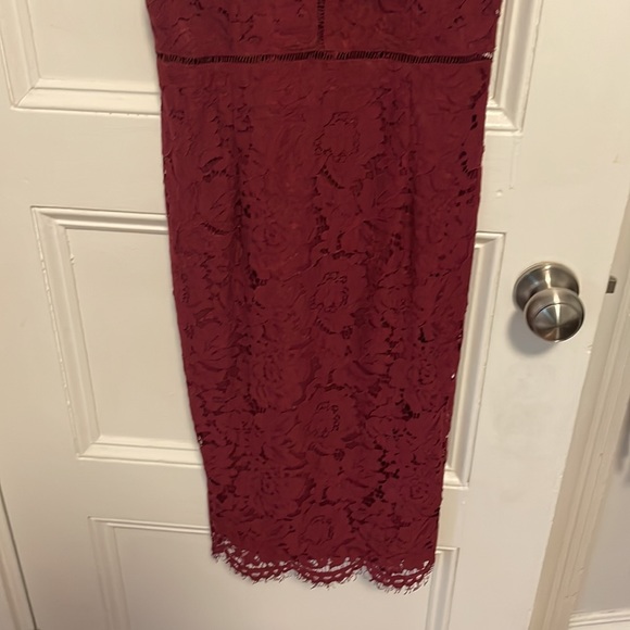 Red lace dress - Picture 3 of 4